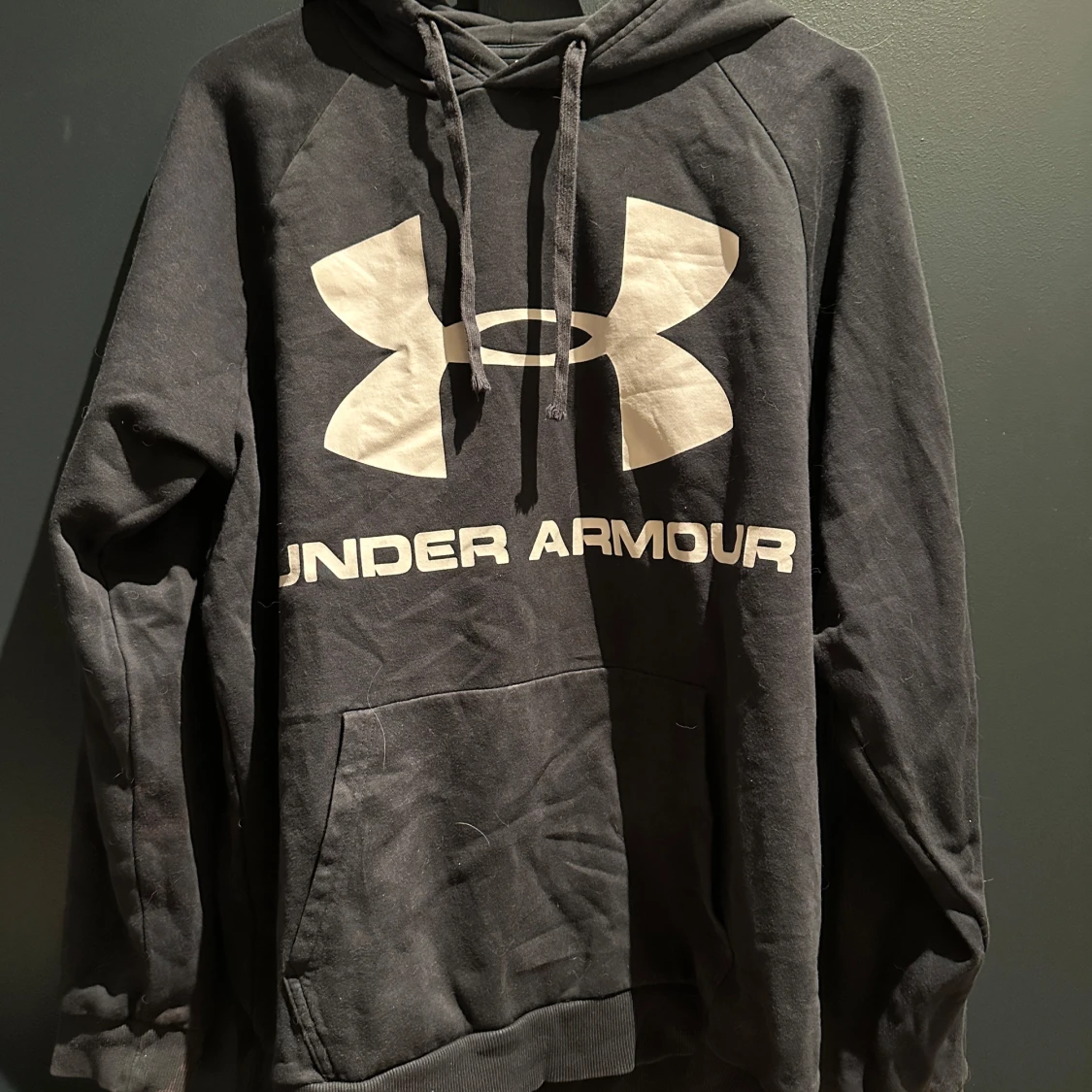 Svart Under Armour hoodie XL - 1