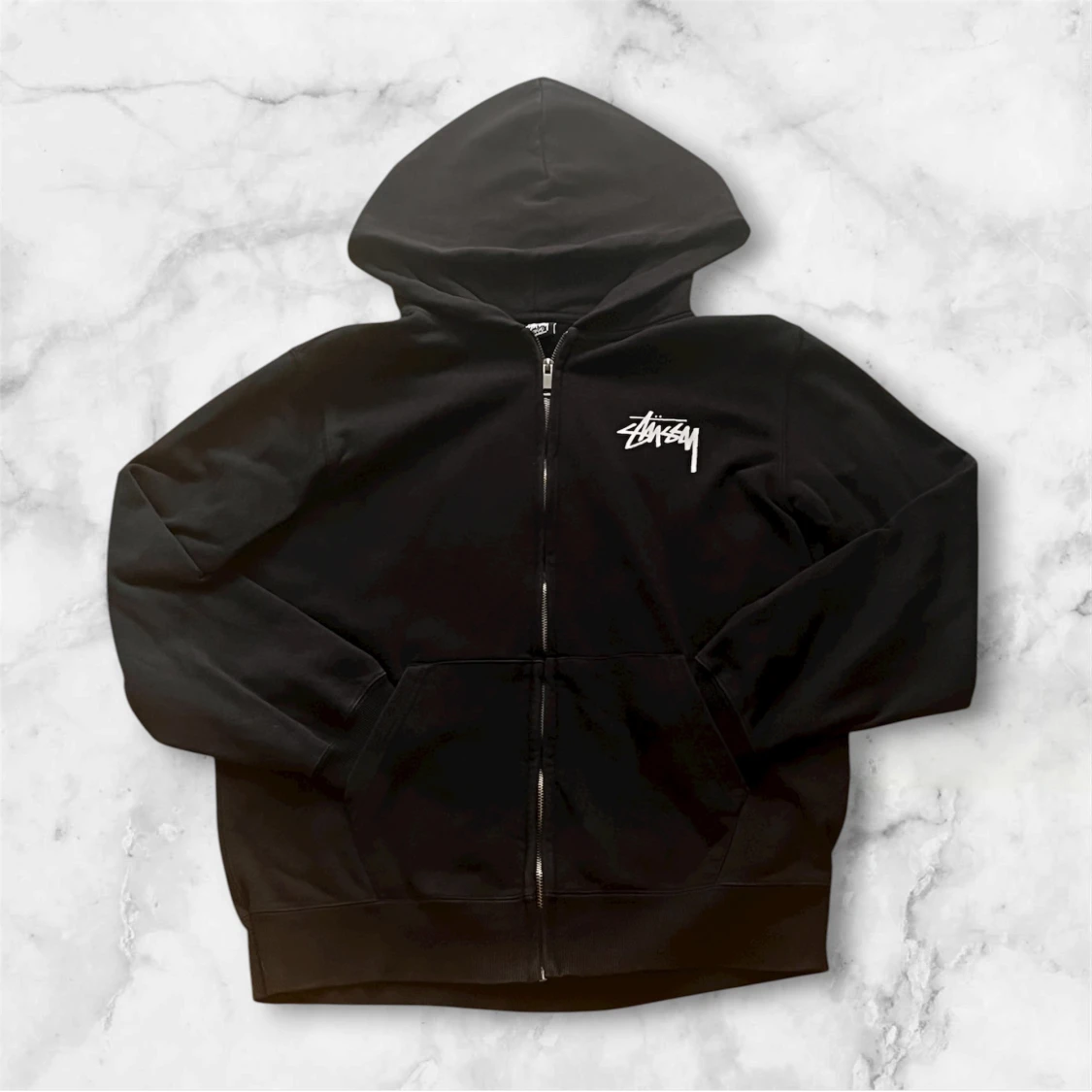 Svart Stüssy hoodie med tryck