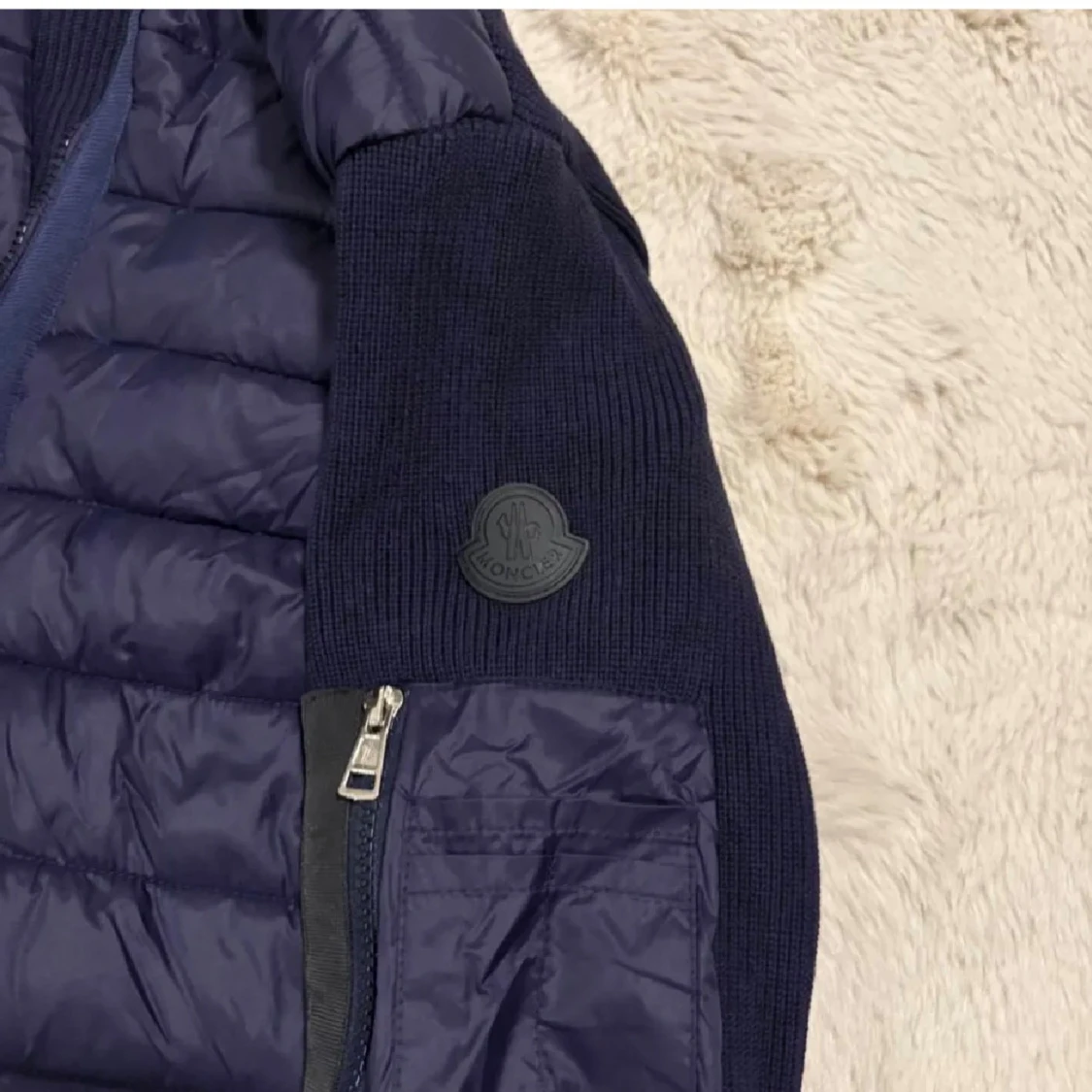 Mörkblå pufferjacka från Moncler - 2