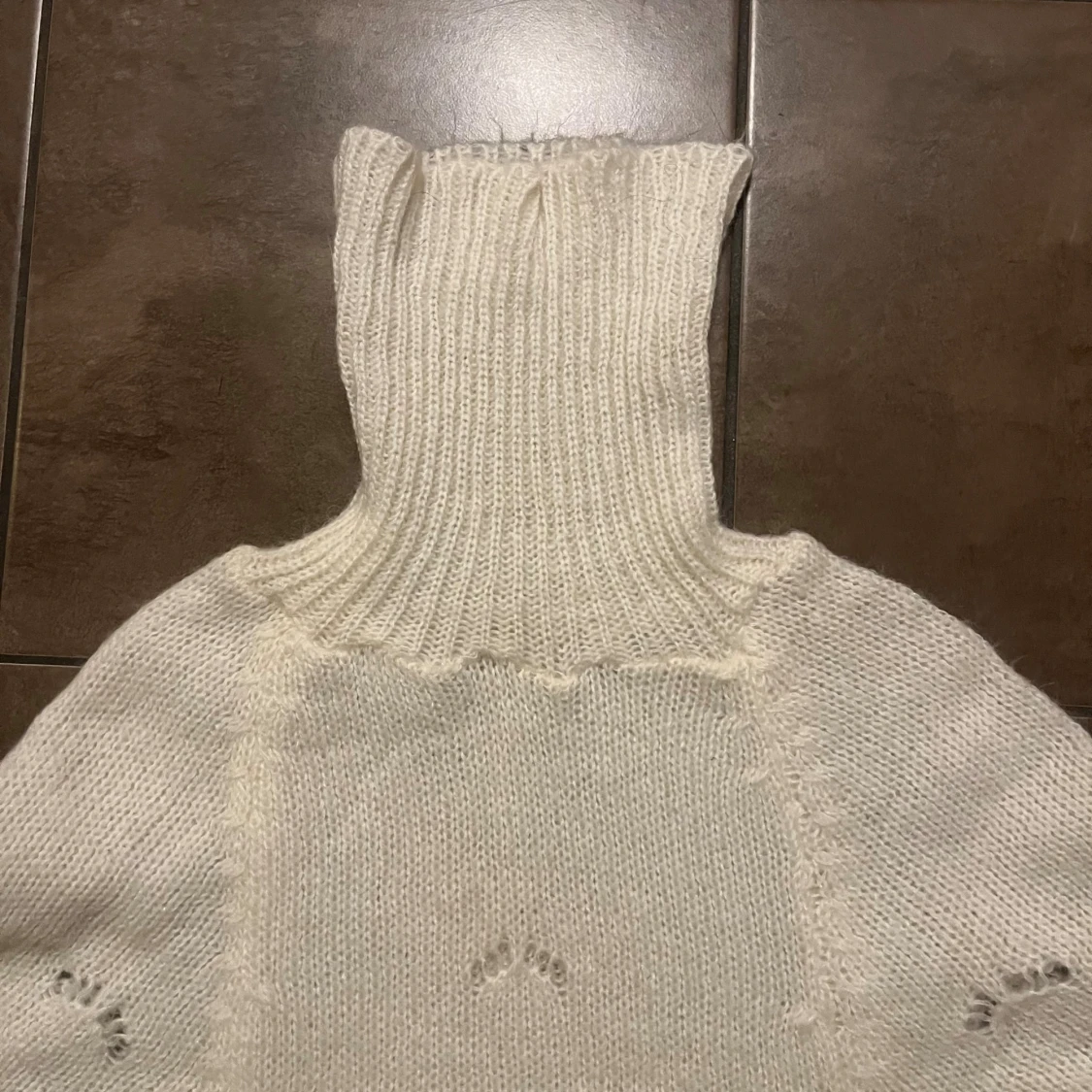 Vit stickad polotröja med vida ärmar i ullmix - 3