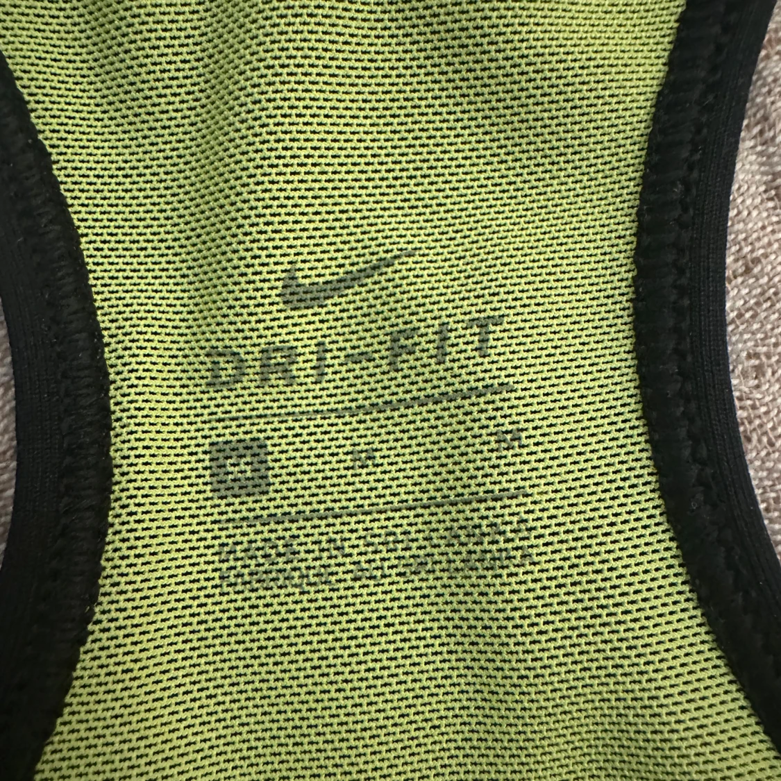 Nike svart och limegrön sporttopp - 2