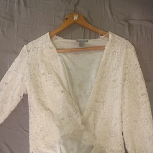 Vit spets tröja  - Spets tröja från h&m 