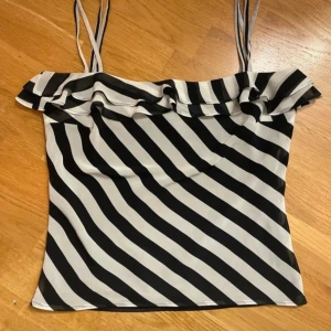 Fest topp från Zara - Jätte fin fest topp från Zara knappt använd🤍