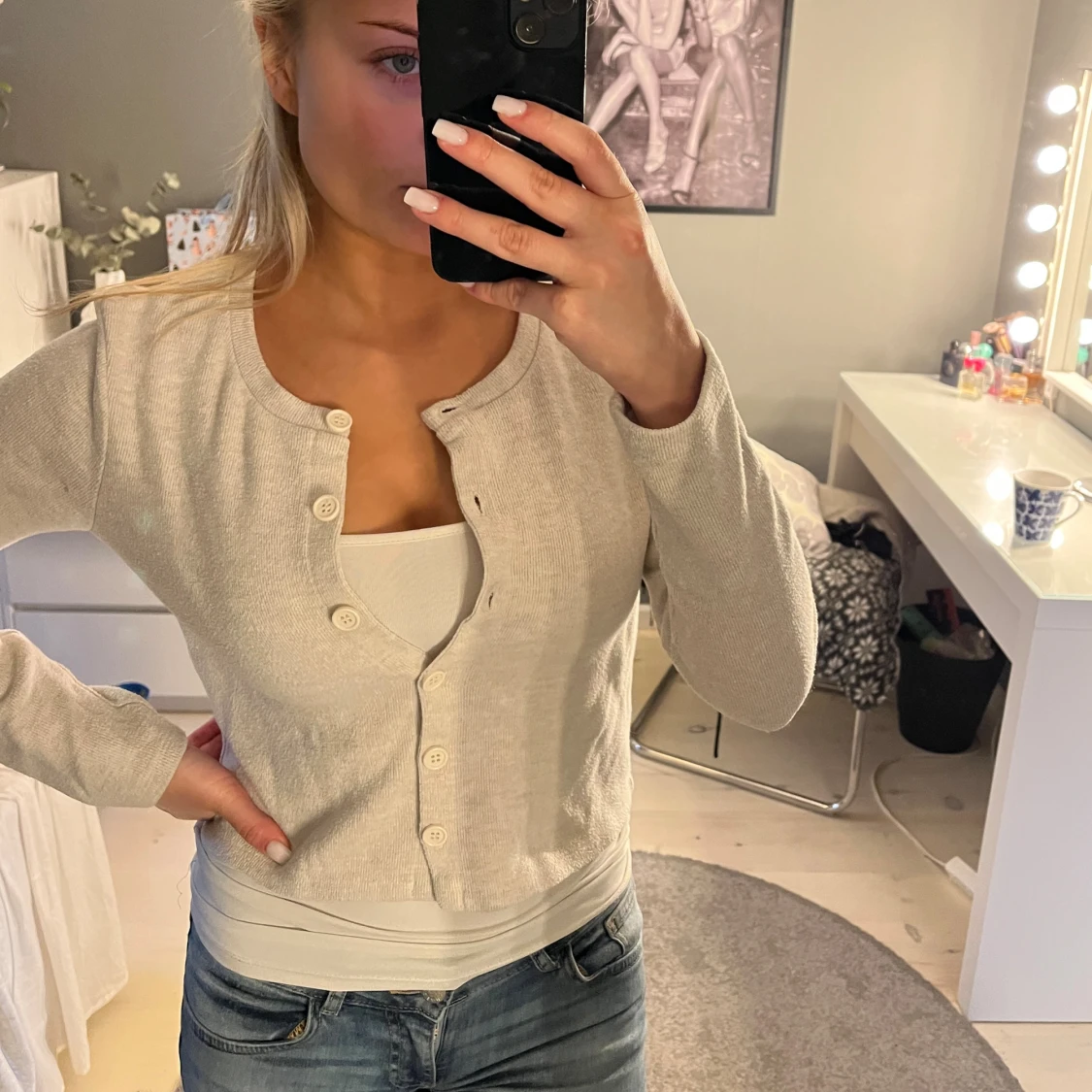 Beige kofta med knappar