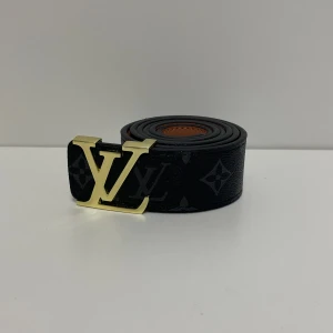 Lv Bälte - Hejsan, säljer ett helt nytt bälte aldrig tidigare använd. Storlek 110cm. Postar alltid inom 24h efter köpet. Skriv gärna om du har fler frågor.