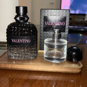 50ml Valentino Uomo Born in Roma  - En hel 50ml sample flaska av Valentino Uomo born in Roma EdT för ett underbart pris, 10ml gratis sample ingår vid köp 