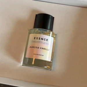 Aurora Vanille Margareta Grääs parfym - Aurora Vanille - Margareta Grääs parfym från Essnce. Endast testad.