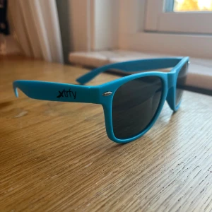 Xtrfy solglasögon - Ej använda solglasögon med Xtrfy märke som ej går  få tag i. CE-märkta med UV 400 Protection. Kan hämtas i Vallentuna.