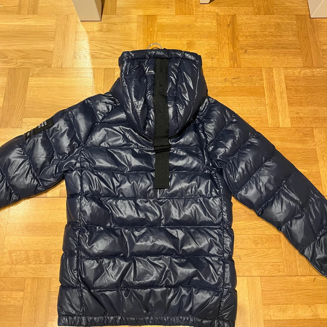 Mörkblå Peak Performance dunjacka - 3