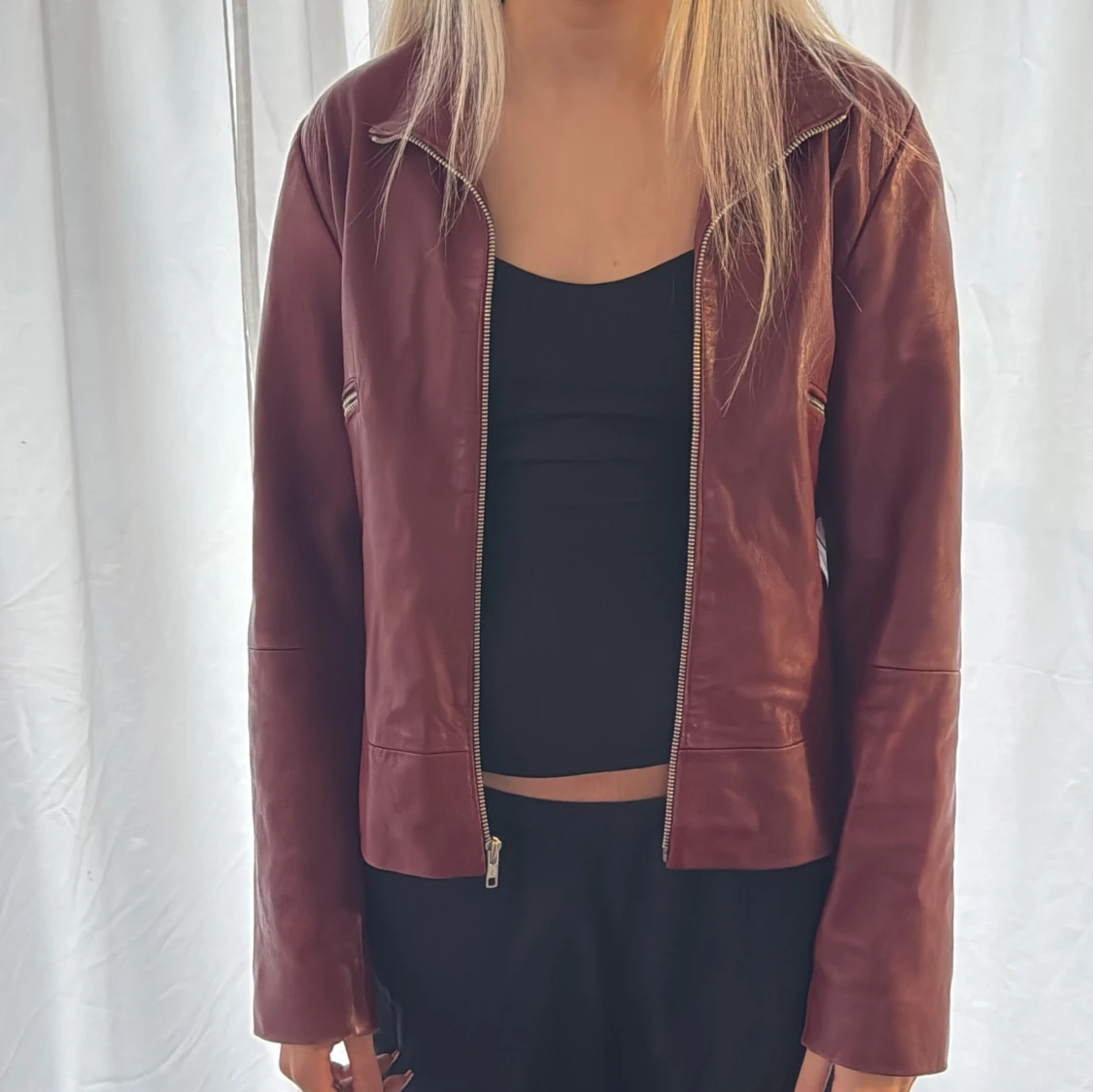 Vinröd skinnjacka från Atalina - 4