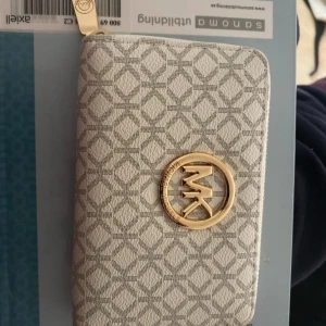 Plånbok - Helt ny, aldrig använt och köpt för 600 kr 