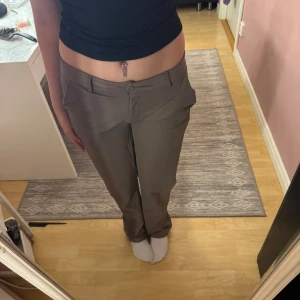 Kostymbyxor  - Beige kostymbyxa från lager157. Raka ben