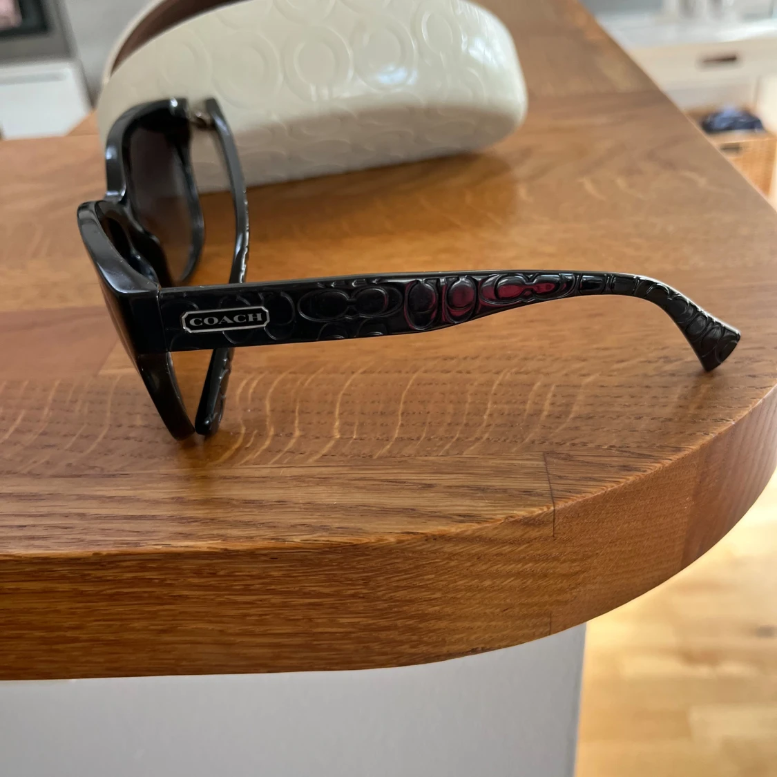 Svarta solglasögon från Coach - 2