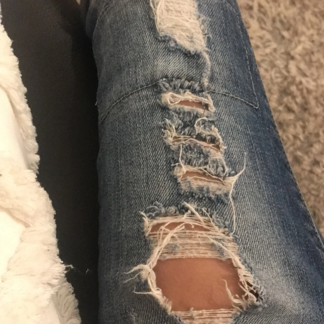 Blå boutcut jeans - 2