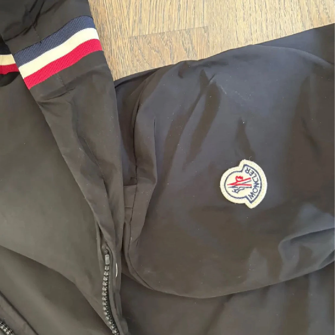 Svart vindjacka från Moncler med huva - 3