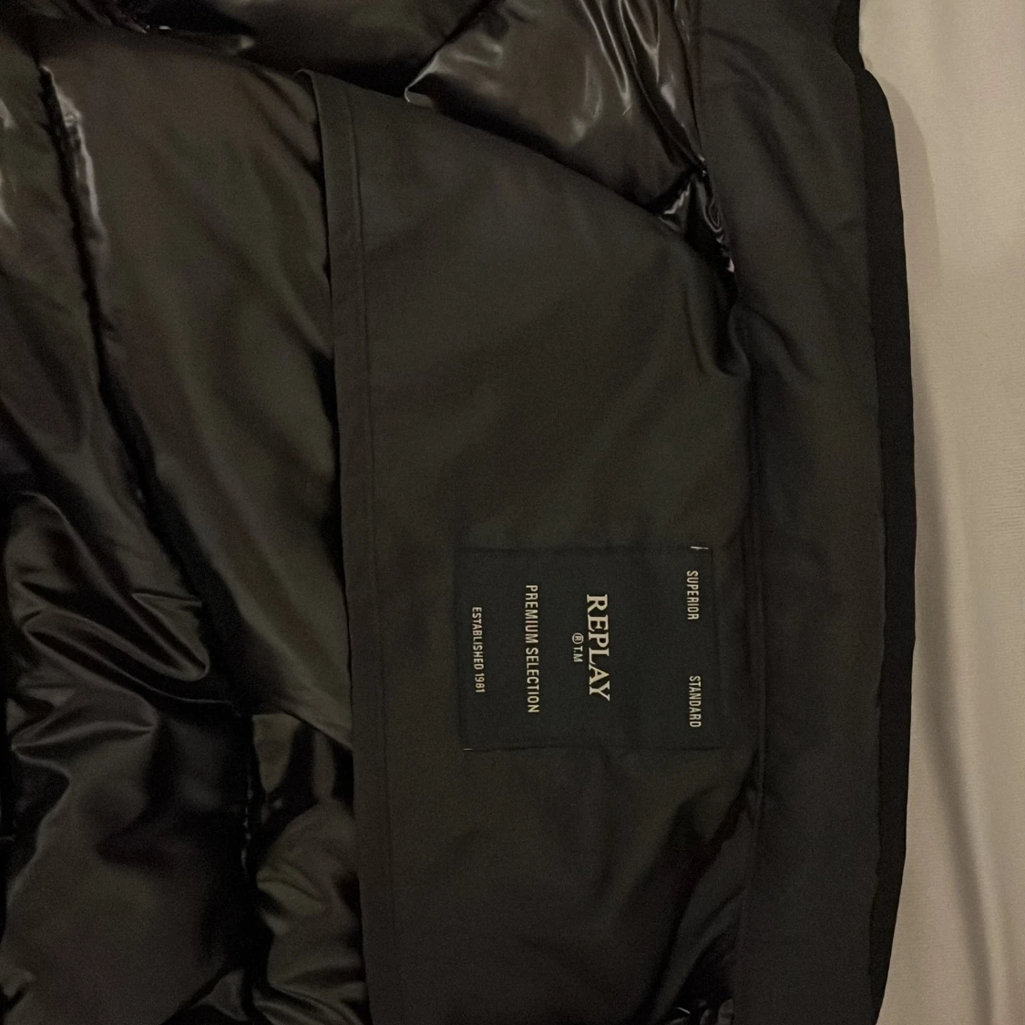 Svart pufferjacka från Replay, stl S - 3