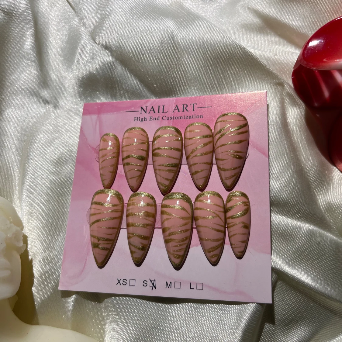 Rosa och guldiga lösnaglar  - 2