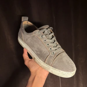 Gråa sneakers från Christian Louboutin - Christian Louboutin 