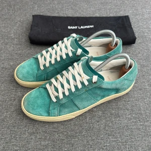 Saint Laurent Skor | 41 - Saint Laurent sneakers | Grymt skick | Original dustbag ingår | INGA BYTEN | Fraktar spårbart eller möts upp i Täby 