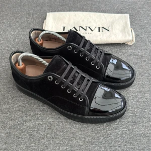 Lanvin Skor | 44 - Lanvin Dbb1 sneakers | Grymt skick | Storlek 9, passar 43-44 | Original dustbag ingår | INGA BYTEN | Fraktar spårbart eller möts upp i Täby 