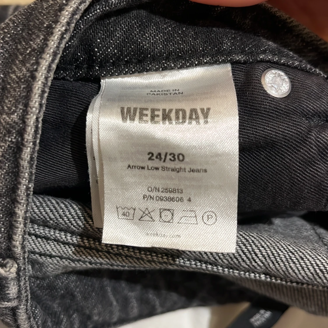 Svarta raka jeans från Weekday - 3