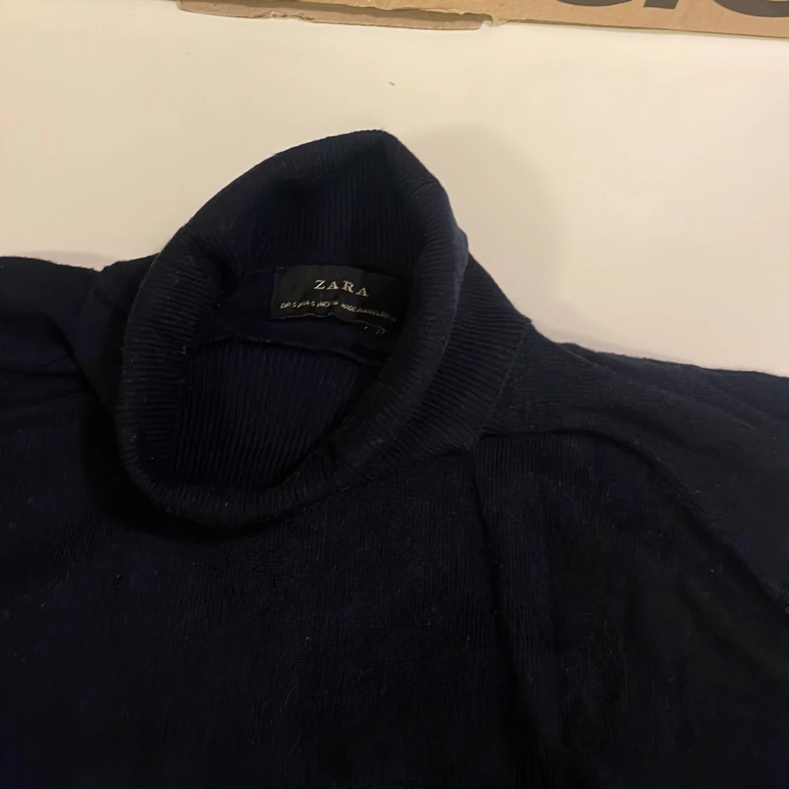 Mörkblå polotröja från Zara - 1