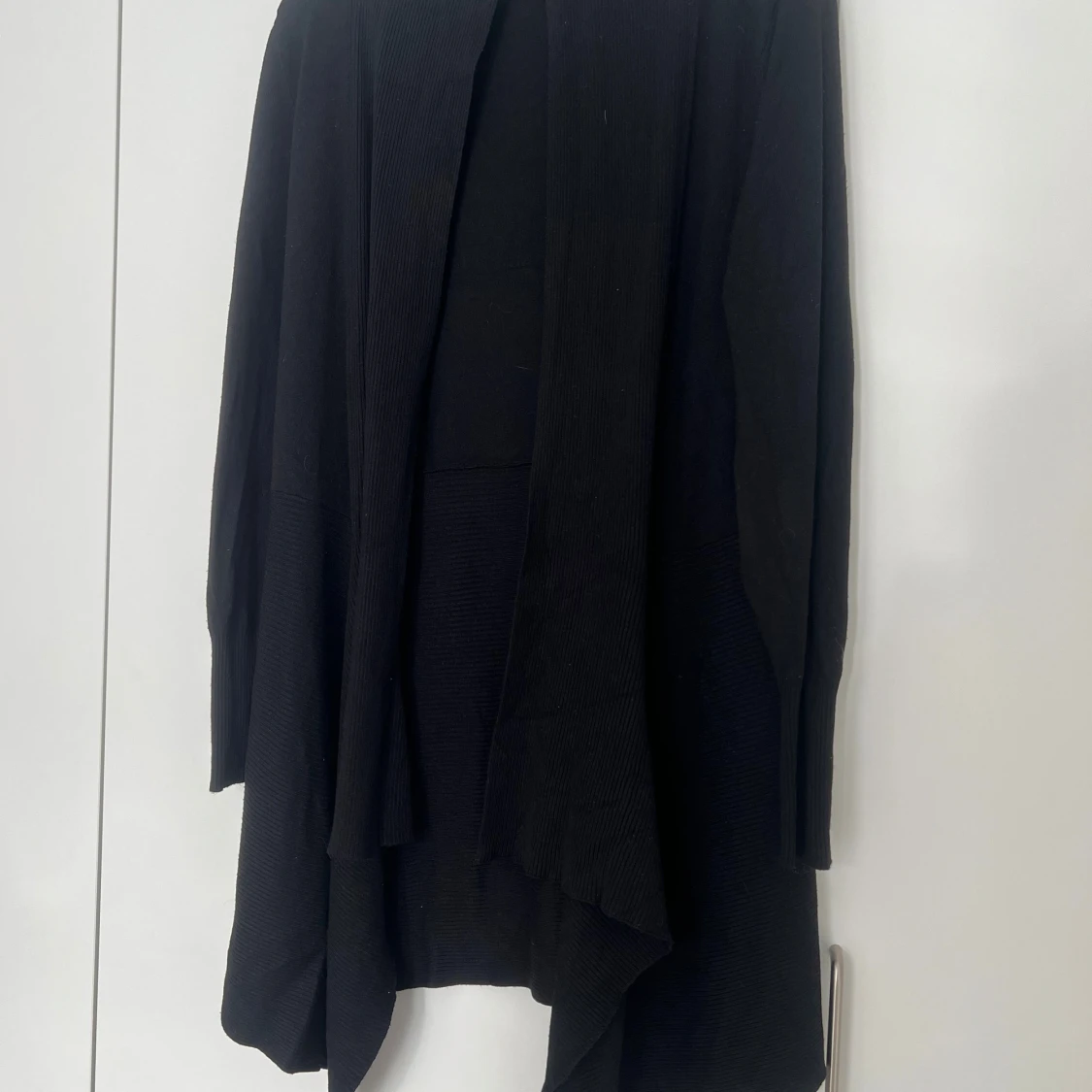 Svart cardigan med lång ärm