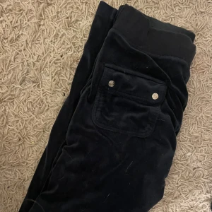 Blå juicy couture byxor   - Säljer mina blåa juicy byxor pga ingen användning 