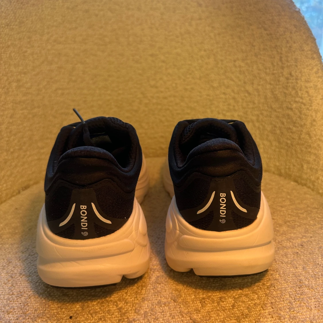 Svarta Hoka Bondi 9 sneakers strl 38 - 2