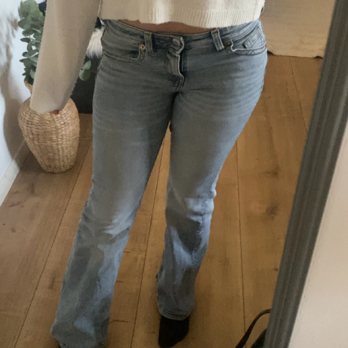 Ljusblåa bootcut jeans  - 2