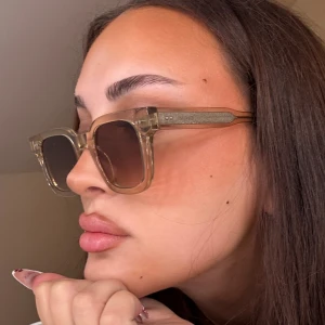 Chimi 04 Ecru - UMISEX beige/bruna solglasögon från Chimi. Köpta på NK gbg för ca 1400. Knappt använt de och säljer nu för att jag inte har användning för dem. Liten fläck på dustbagen bara går säkert bort i tvätt.