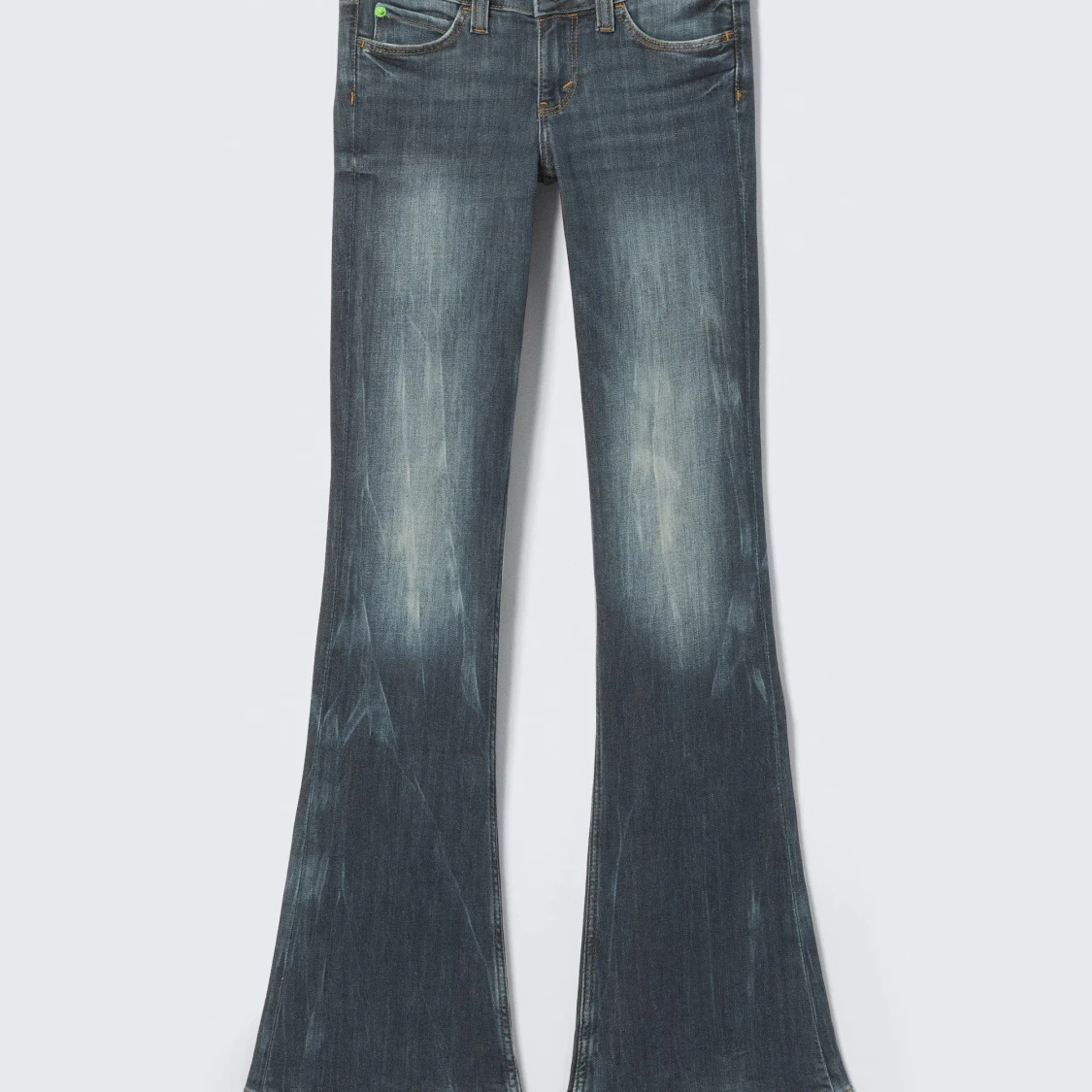 Blå bootcut jeans från Cheap Monday