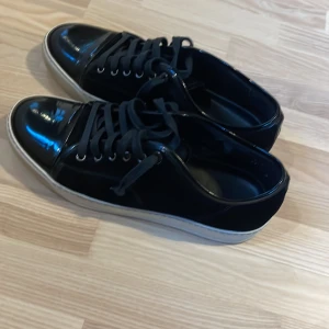 Lanvins - Säljer nu dessa lanvin skorna storlek 40/41 skriv om för mer info.