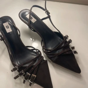 Klackskor ginatricot - Jättesnygga klackskor från ginatricot!! 🩷 Använda vid 1 tillfälle