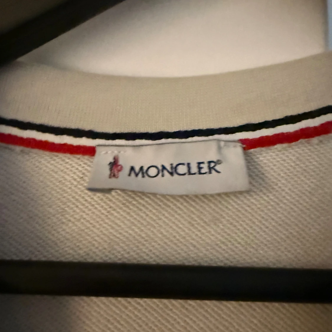 Vit sweatshirt från Moncler med brodyr - 2