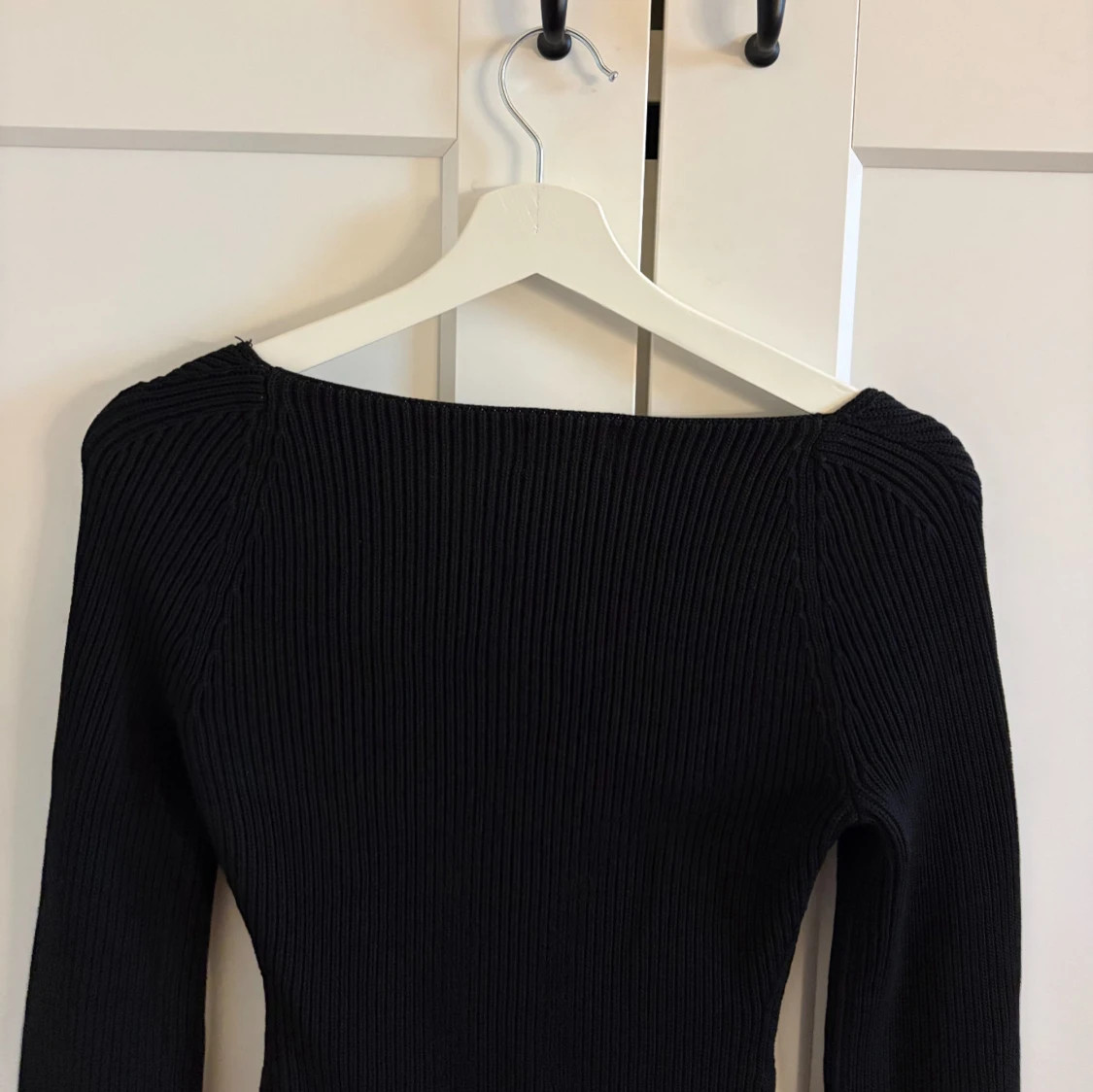 Svart ribbad topp från H&M - 1