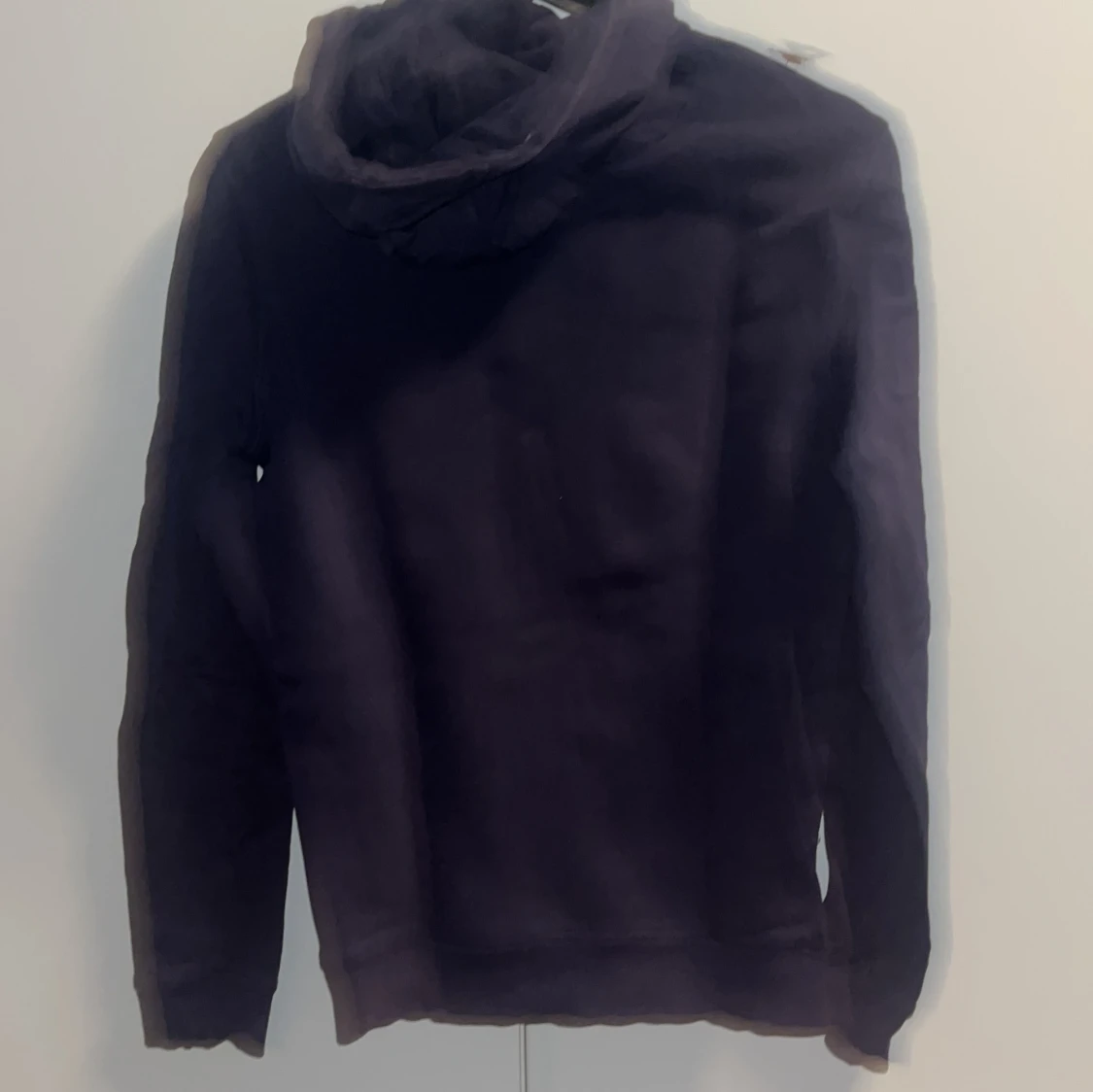 Mörkblå hoodie från Lyle & Scott - 2