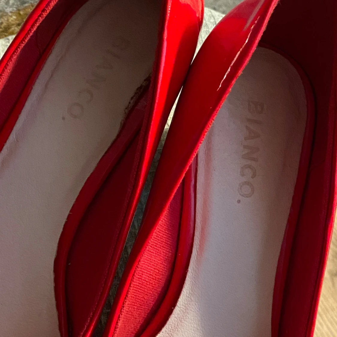 Röda pumps med klack från Bianco - 1