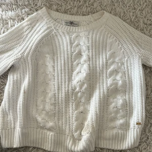 Vit stickad tröja Hampton Republic - Fin stickad tröja💝 strl 146/152