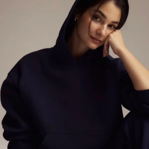 Gina marinblå hoodie - Storlek S. Använder inte därav säljer jag.❤️