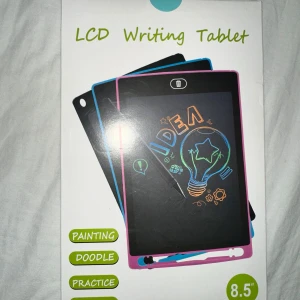 LCD Writing Tablet 8.5"  - LCD Writing Tablet med 8.5" skärm, perfekt för målning, doodling och anteckningar. Enkel att använda med raderingsknapp och batteribyte. Ögonvänlig och miljövänlig. Produkten är ny i förpackning och visar inga synliga defekter eller slitage.LCD Writing Tablet för målning, klotter, övning och beräkning. 8.5 tums skärm. 