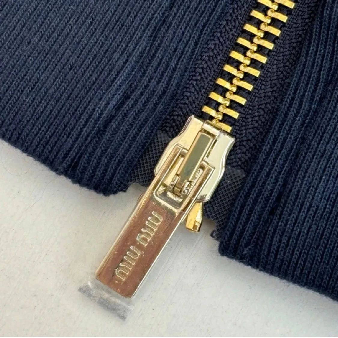 Mörkblå hoodie från Miu Miu med snörning - 4