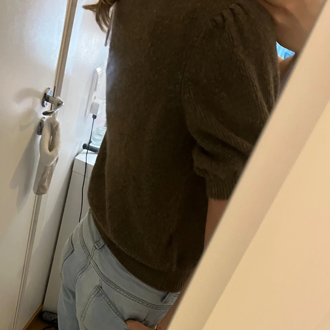 Brun stickad tshirt med puffärm - 2