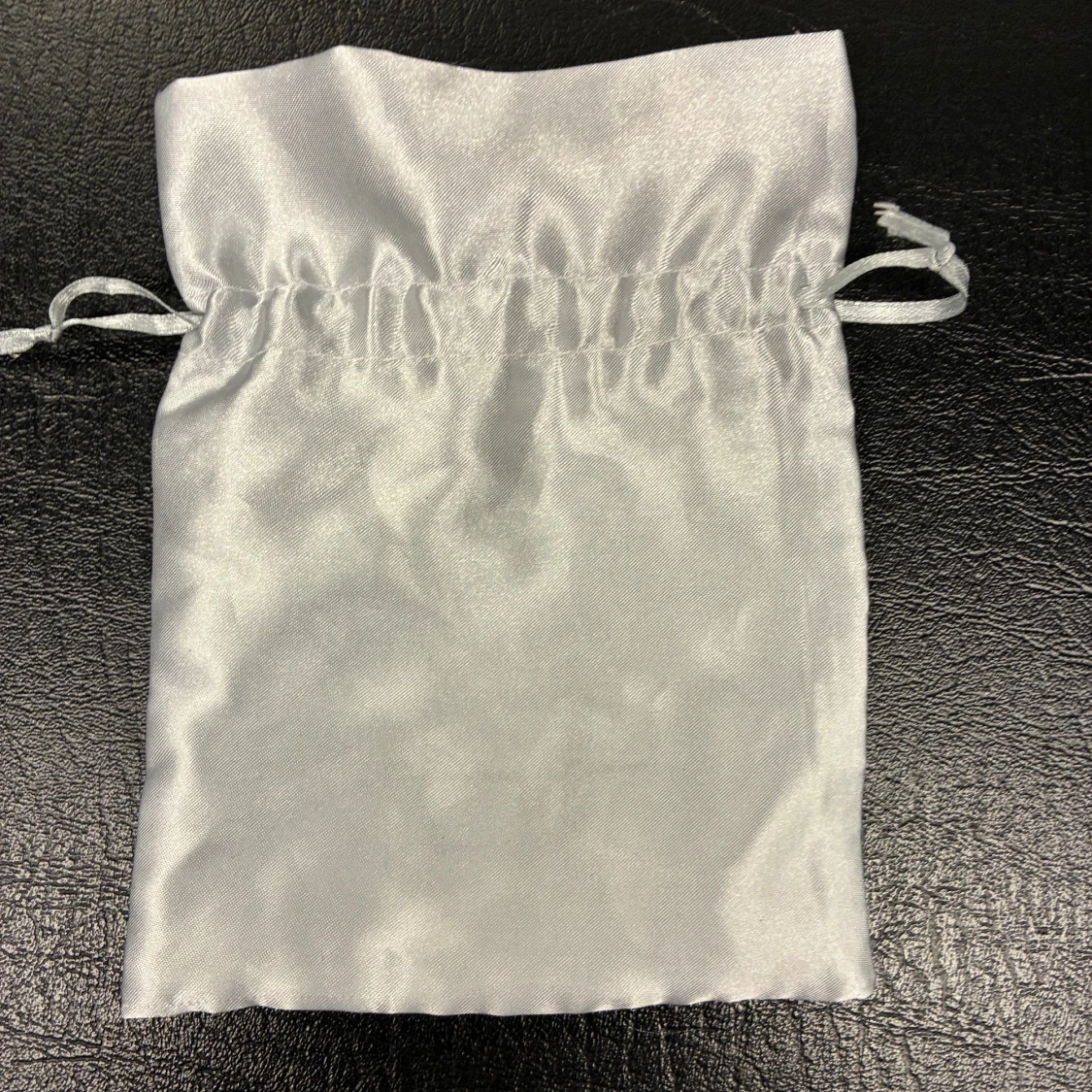 Statementhalsband från House of Elliot med pärlor - 4