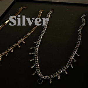 SILVER Elwima halsband  - SILVER! Den säljs också i guld, om du vill köpa i guld kolla dom andra annonserna och köp där det står guld !🩶🩶🩶Kedjan är 45cm lång!