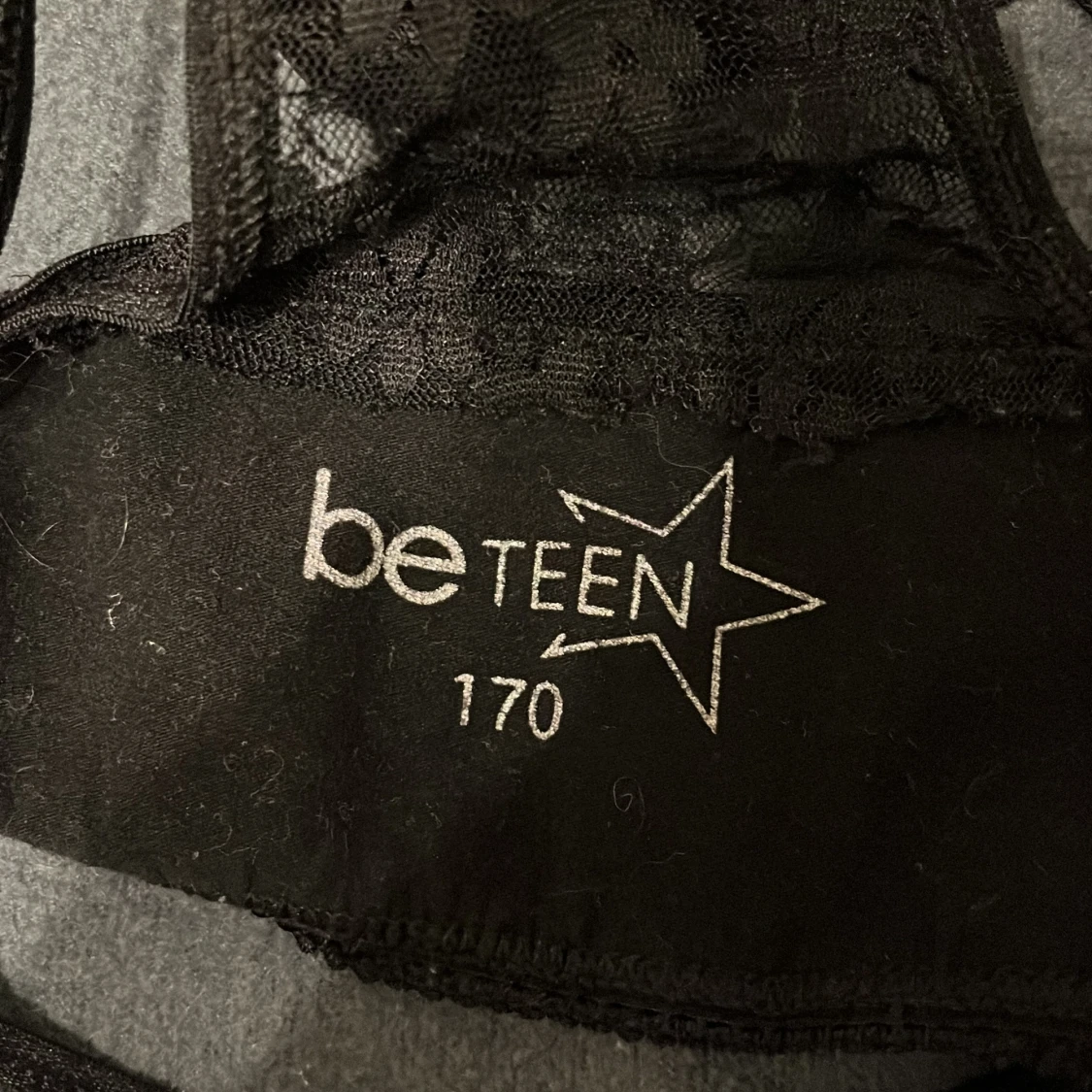 Svarta spetslinnetoppar från beTEEN - 2