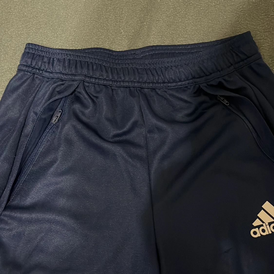 Adidas mörkblå träningsbyxor - 3