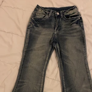 Flare jeans  - Snygga jeans från Romwe i storlek S (EU 36)