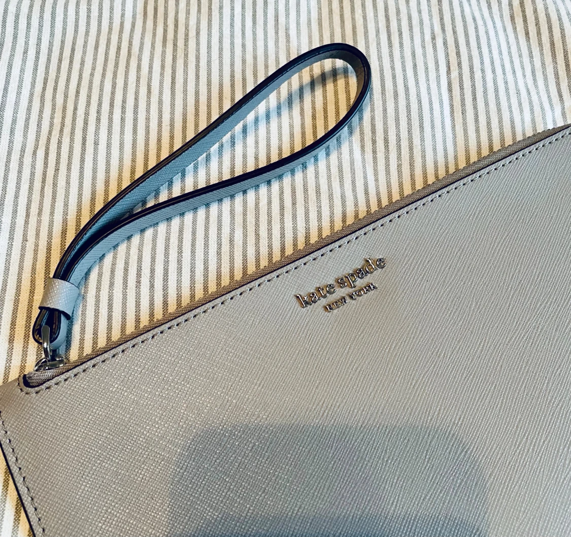 Grå kuvertväska från Kate Spade - 1