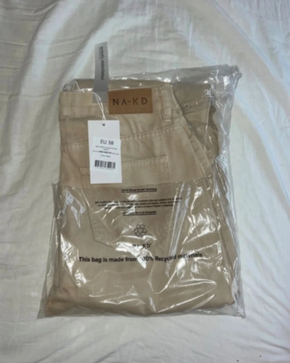 Beige raka jeans från NA-KD, strl 38 - 2